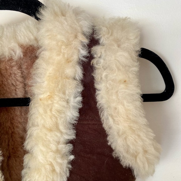 Girls Vintage Vest with Faux Fur Trim - Picture 5 of 7